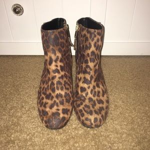 Sam & Libby size 6.5 cheetah print ankle boots